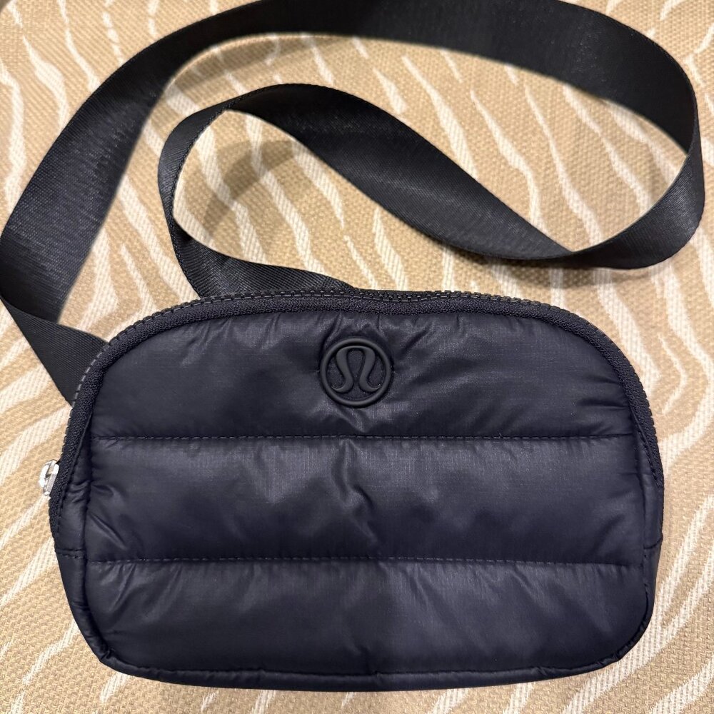 LULULEMON BLACK BELT BAG